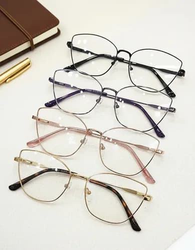 Marcos metálicos de lentes medianos con patilla flexible para comodidad todo el día